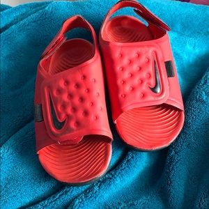 Unisex sun sandals.